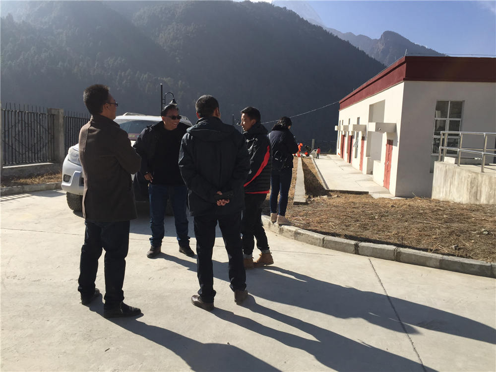 日喀則市環(huán)保督導組蒞臨吉隆縣污水處理廠檢查并指導工作，我吉隆縣環(huán)保局局長和分管縣長熊等領導陪同